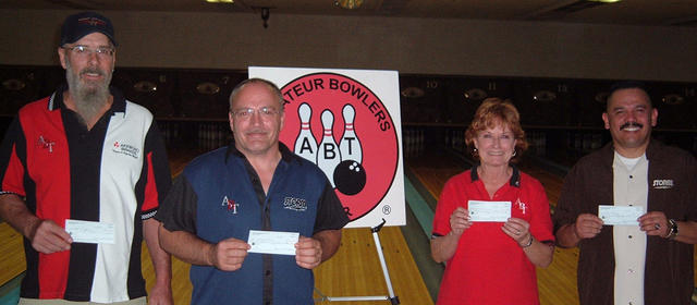 TOWN & COUNTRY LANES CLASSIC DIV. WINNERSSEPT. 30 & OCT. 1, 2006(L to R) Tod Cuifici 4th,Jerry Moore 3rd,Paula B
