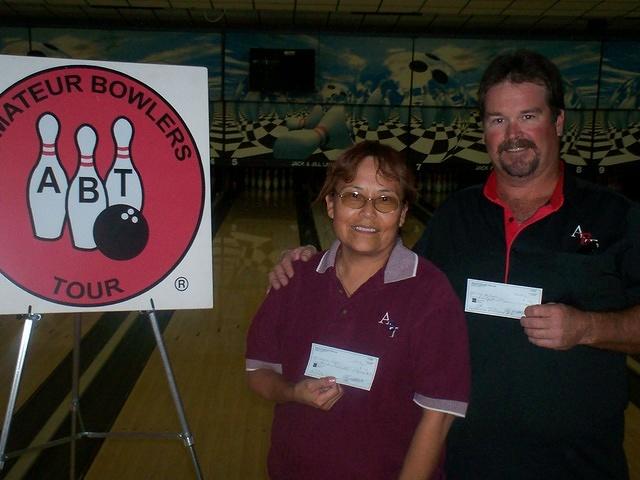 JACK & JILL LANES TOURNAMENT WINNERS
OCTOBER 8, 2006
(L TO R)
LOUISE LOPEZ CHAMPION
LEN MCINELLY 2ND.