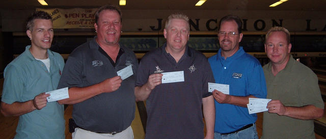 JUNCTION LANES TOURNAMENT WINNERS
AUGUST 5 & 6, 2006
(L to R) Chris Walker 4th,
Troy Wareing 2nd,
Dave Ingraham CHAMPION